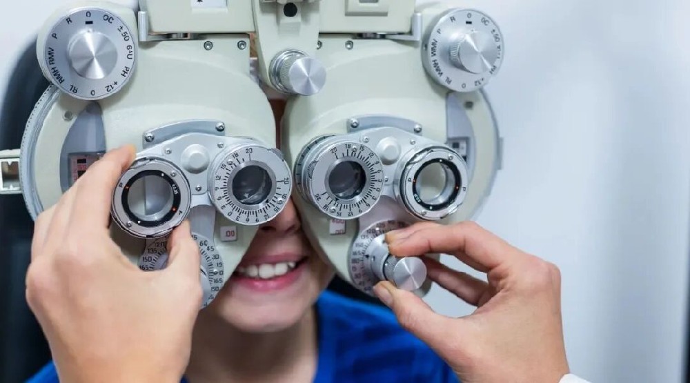 白内障≠“老眼昏花”！这些信号出现，一定要及时就医