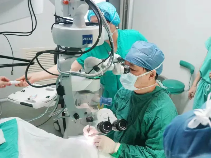 科技守护光明：不用刀、更精准！飞秒激光为您的眼睛“一键焕新”！