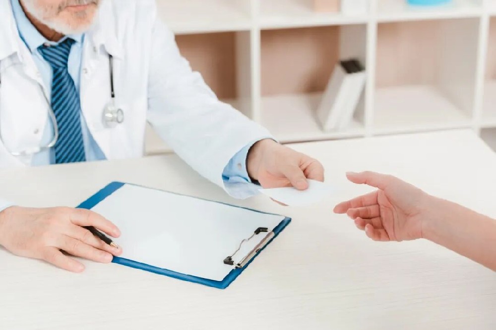 大学生想要做近视激光手术，该如何选择合适的手术方式？