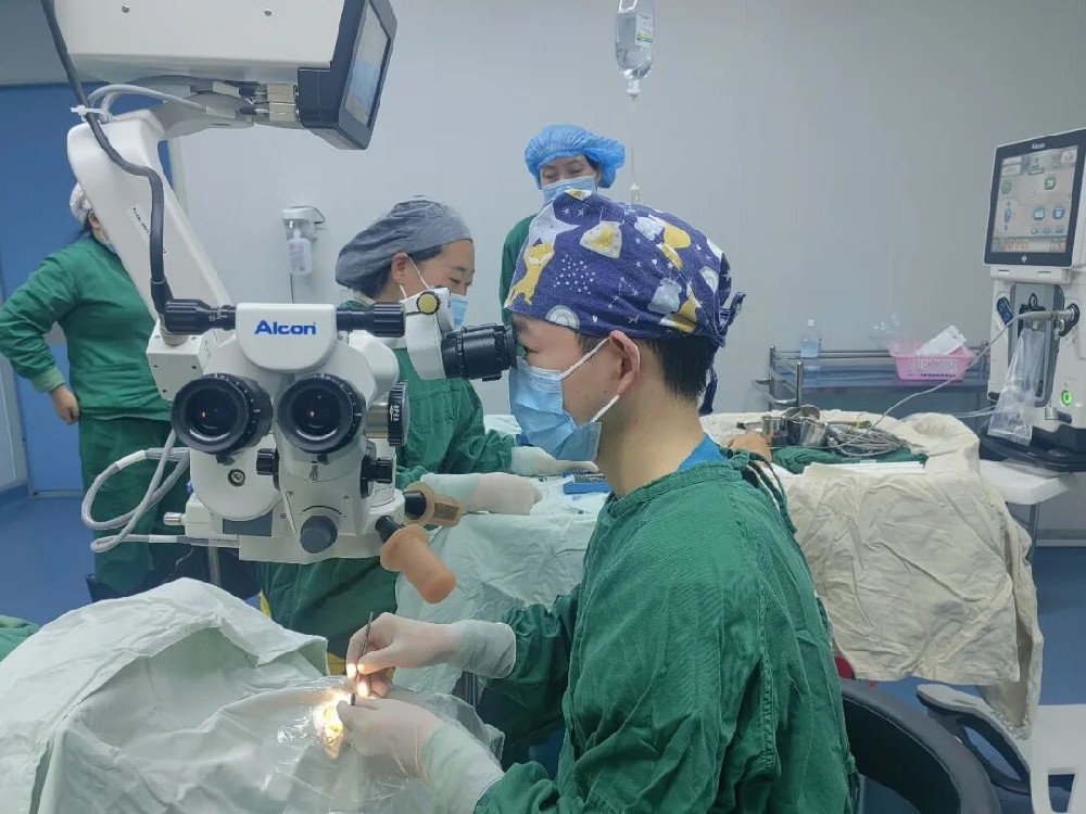 聚焦青光眼周|关灯玩手机、熬夜追剧…您的眼睛还好吗？